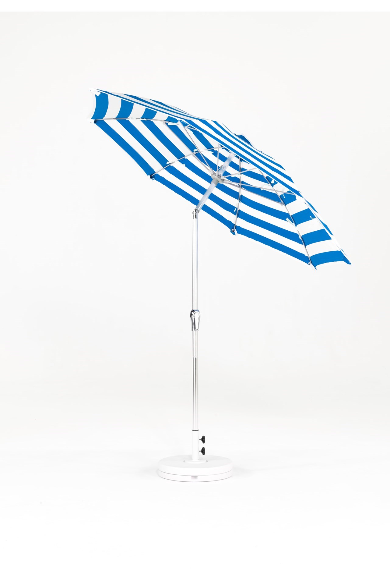 7.5 ft. Market Fiberglass Patio Umbrella, Crank Lift - Park Tables ...
